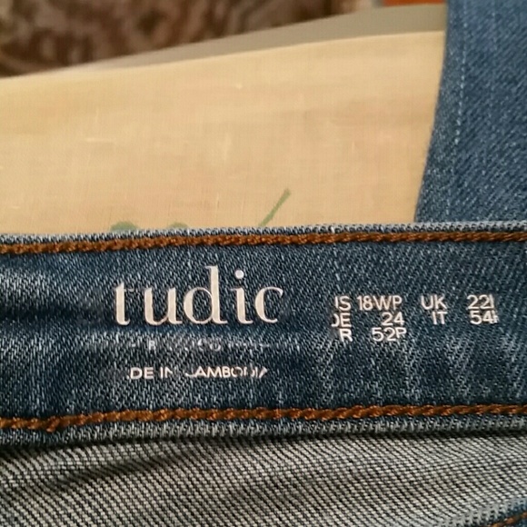 Capris - Picture 3 of 3